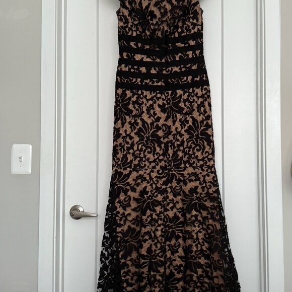 Tadashi Shoji Black Lace and Nude Evening Dress - Picture 3 of 10